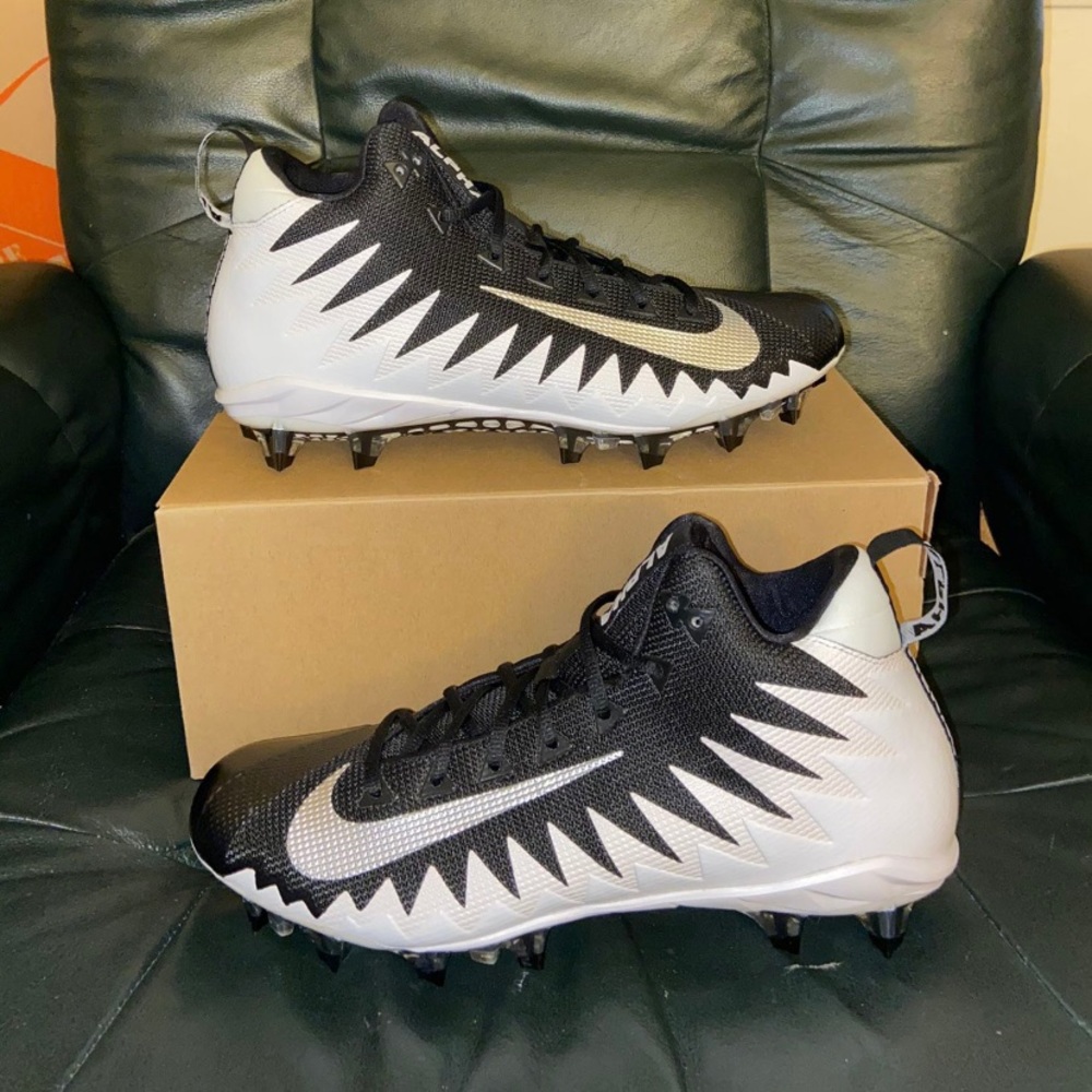 Nike Alpha Menace Pro Mid Football Cleat Size 11.5